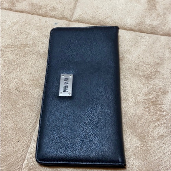 Kenneth Cole Reaction Black Wallet - Picture 3 of 8
